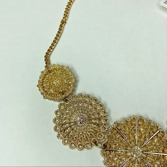 NWT Torrid gold filigree medallion statement necklace plus size fashion - Picture 4 of 6